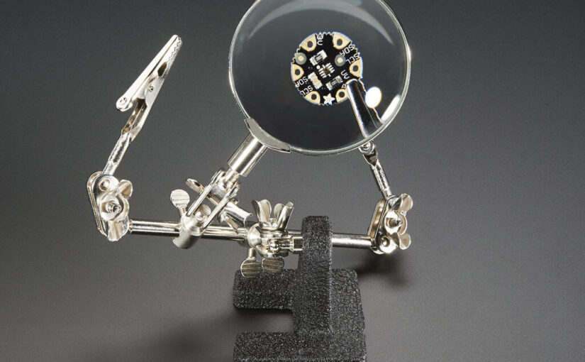 "Helping Third Hand Magnifier W/Magnifying Glass Tool" by adafruit is licensed under CC BY-NC-SA 2.0. To view a copy of this license, visit https://creativecommons.org/licenses/by-nc-sa/2.0/?ref=openverse.